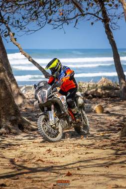 Offroad Underground — Costa Rica enduro ride gallery, photos by Simon Cudby — photo 43