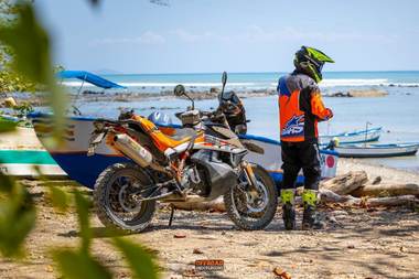 Offroad Underground — Costa Rica enduro ride gallery, photos by Simon Cudby — photo 48