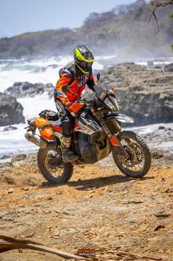 Offroad Underground — Costa Rica enduro ride gallery, photos by Simon Cudby — photo 51