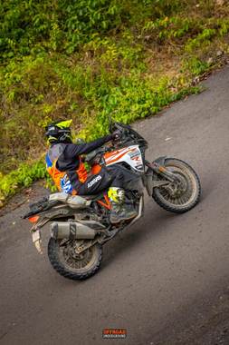 Offroad Underground — Costa Rica enduro ride gallery, photos by Simon Cudby — photo 57